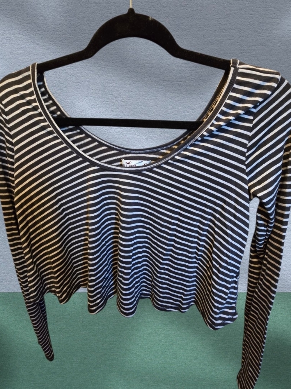 Hollister Navy & White Striped Long-Sleeve Scoop Neck Top XS Crop